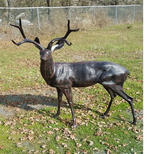 Standbeeld van glasvezelherten